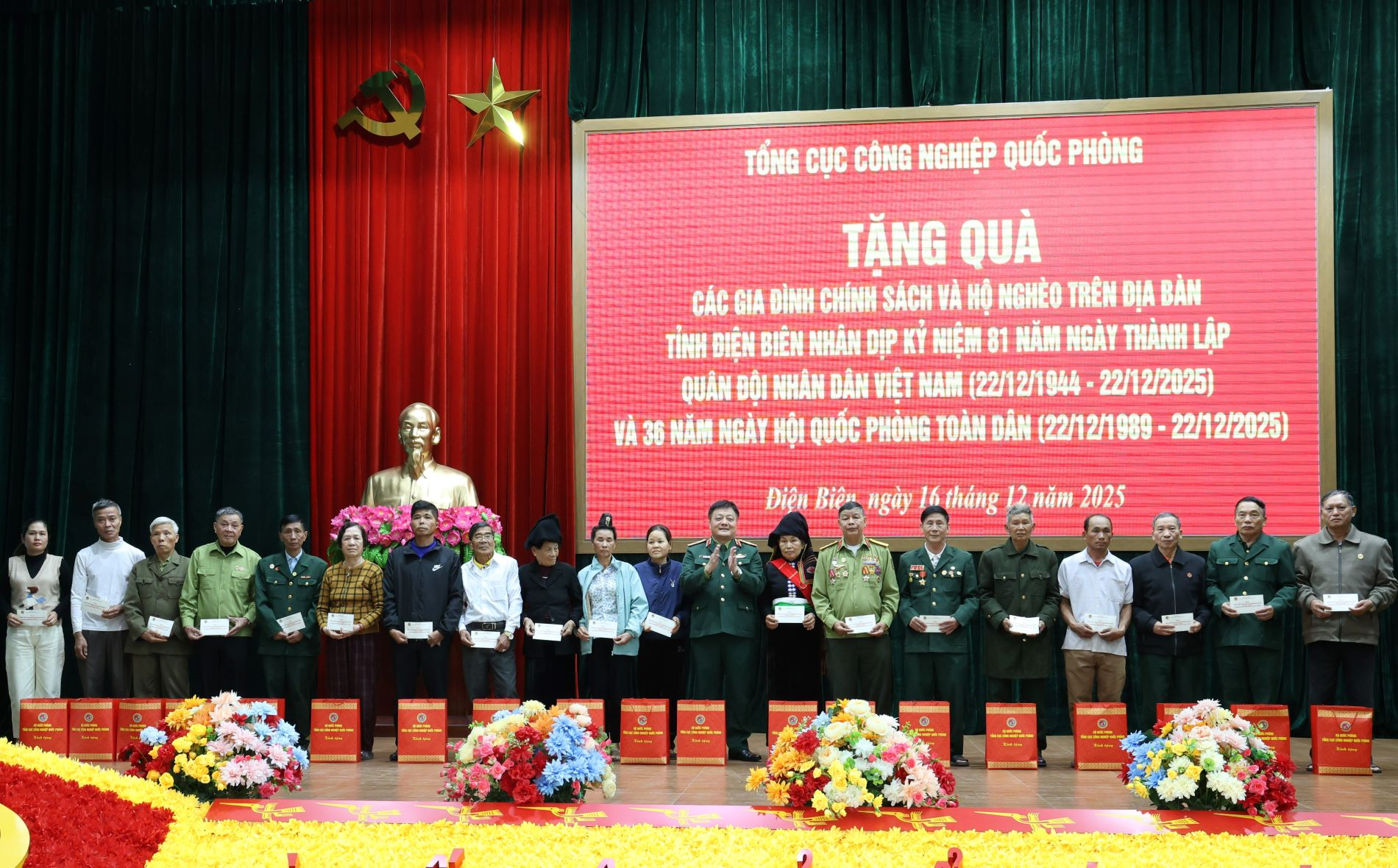 Đoàn công tác của Tổng cục Công nghiệp Quốc phòng tri ân tại tỉnh Điện Biên